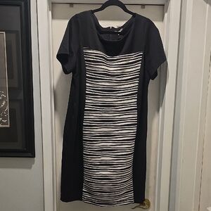 Roz & Ali Black and White Patterned Mini Dress